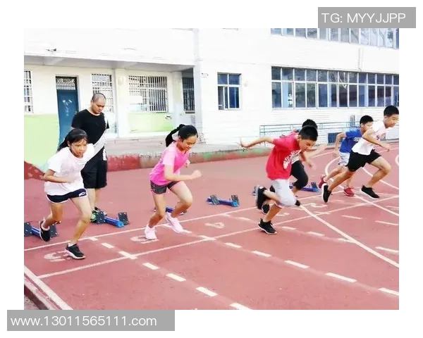 杨芳专访：从绿茵场到人生舞台的足球旅程回顾与思考