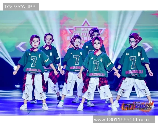 全国街舞大赛点评：深圳街舞队默契配合展现团队精神与舞技魅力